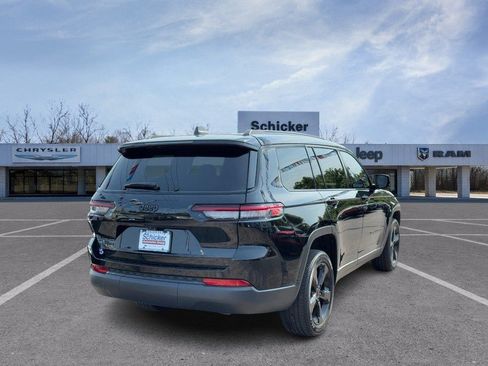 Used 2023 Jeep Grand Cherokee L Laredo AWD/4WD image 3