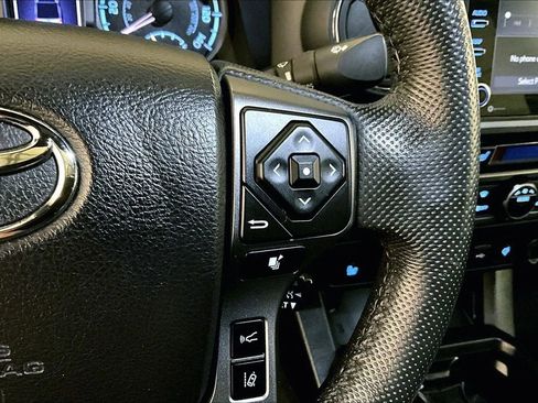 Used 2020 Toyota Tacoma TRD Off-Road image 18