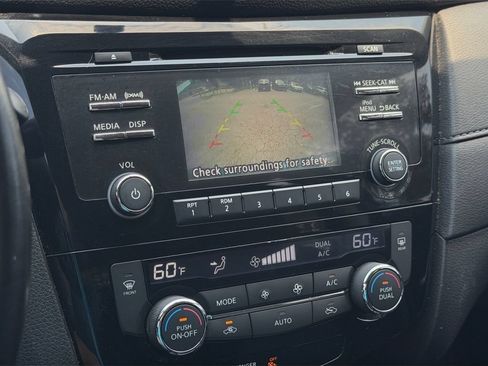 Used 2017 Nissan Rogue SV FWD image 24