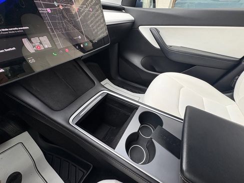 Used 2021 Tesla Model Y Long Range AWD/4WD image 26