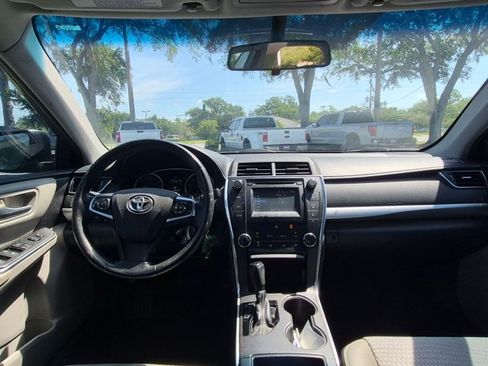 Used 2015 Toyota Camry SE FWD image 10