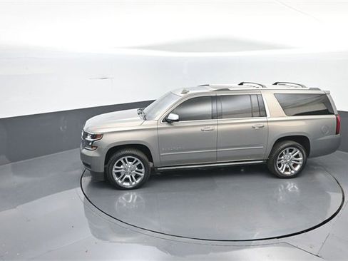 Used 2019 Chevrolet Suburban Premier w/ Premier Plus Edition image 24