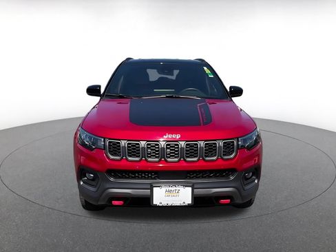 Used 2025 Jeep Compass Trailhawk AWD/4WD image 4