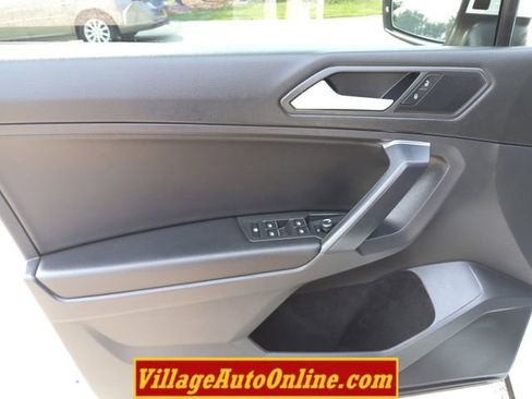 Used 2021 Volkswagen Tiguan SE image 24