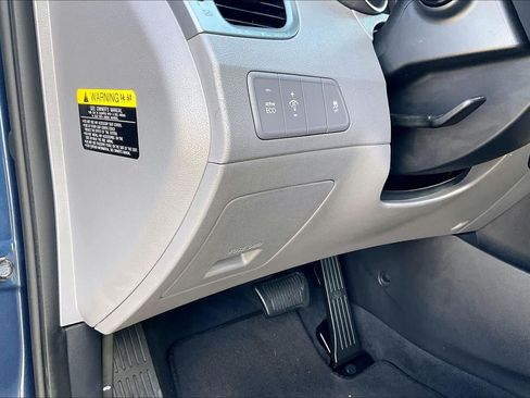 Used 2015 Hyundai Elantra SE FWD image 25