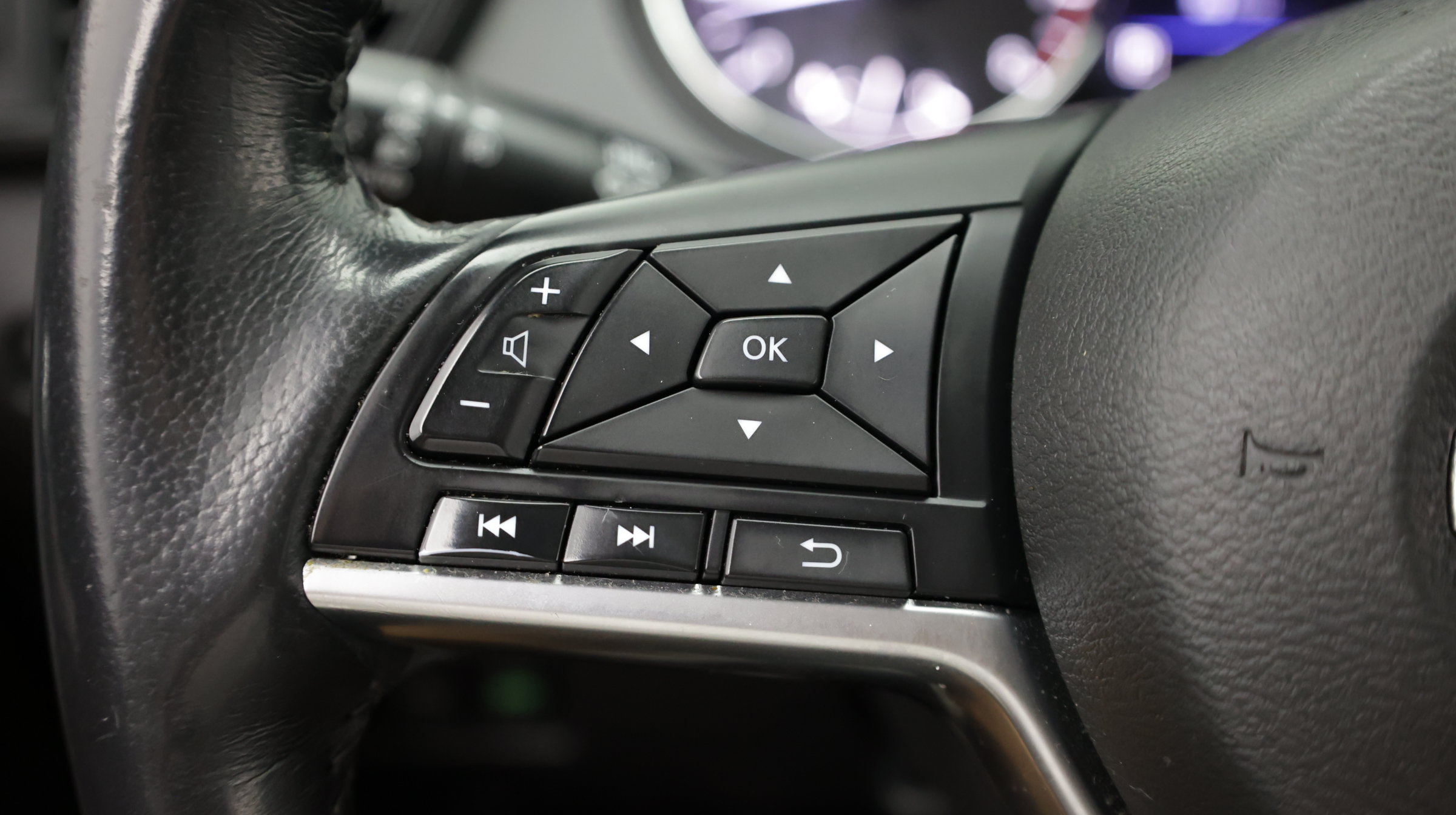Used 2018 Nissan Rogue SL FWD image 25