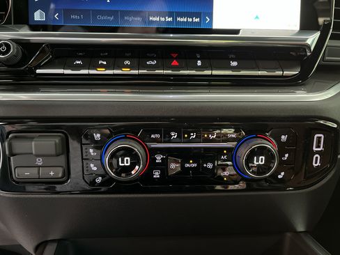 New 2026 Chevrolet Silverado 1500 High Country AWD/4WD image 26