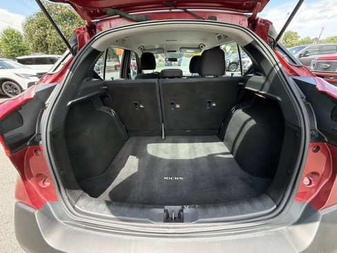 Used 2018 Nissan Kicks SV FWD image 24