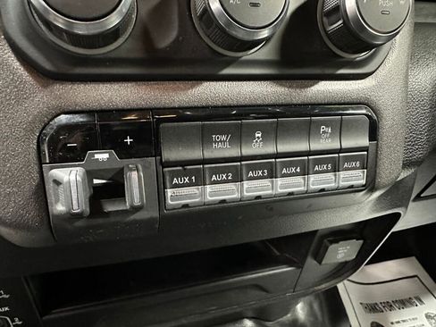 Used 2022 RAM 2500 Tradesman w/ Chrome Appearance Group image 16