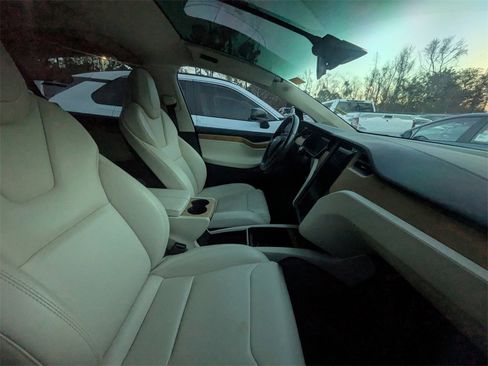 Used 2018 Tesla Model X 75D image 9