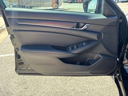 Used 2018 Honda Accord EX image 52