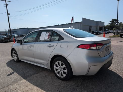 Used 2024 Toyota Corolla LE FWD image 6