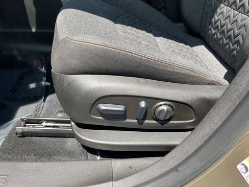 Used 2023 Chevrolet Equinox LT FWD image 15