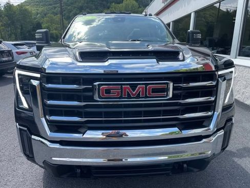 Used 2024 GMC Sierra 2500 SLE w/ SLE Value Package; AWD/4WD image 3