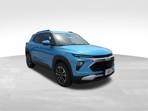 Used 2025 Chevrolet TrailBlazer LT AWD/4WD image 3
