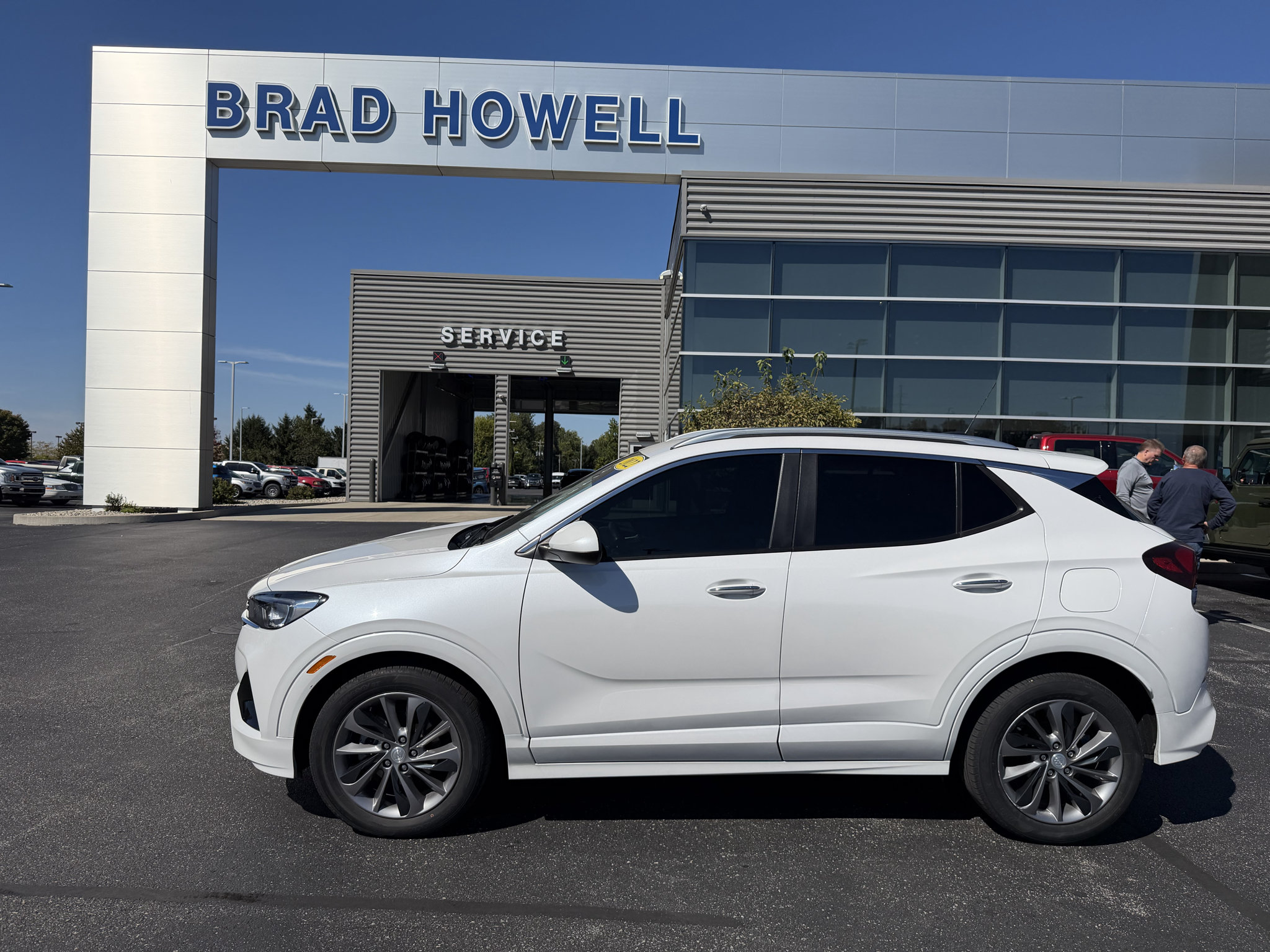 Used 2022 Buick Encore GX Preferred w/ Sport Touring Package FWD image 1