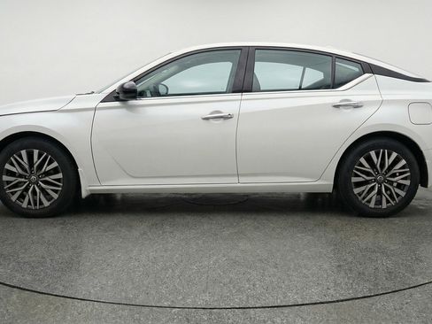 Used 2025 Nissan Altima 2.5 SV image 5