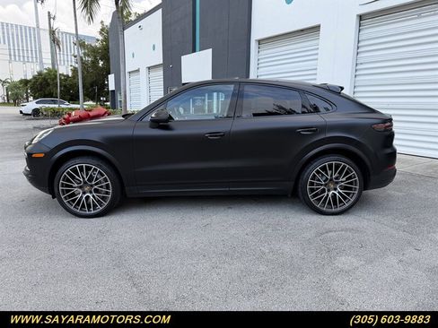 Used 2021 Porsche Cayenne Coupe image 18