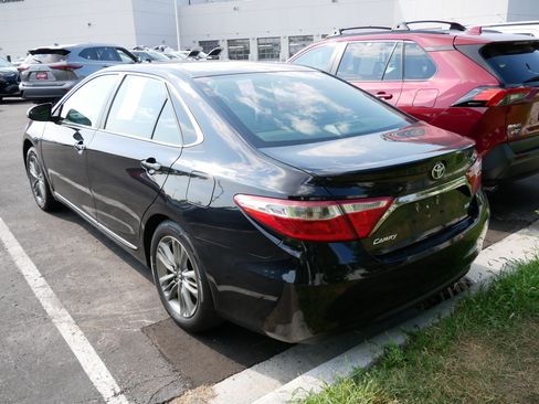 Used 2017 Toyota Camry SE FWD image 7