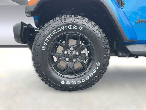 New 2025 Jeep Gladiator Sport image 11