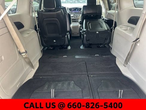 Used 2022 Chrysler Pacifica Touring-L FWD image 14