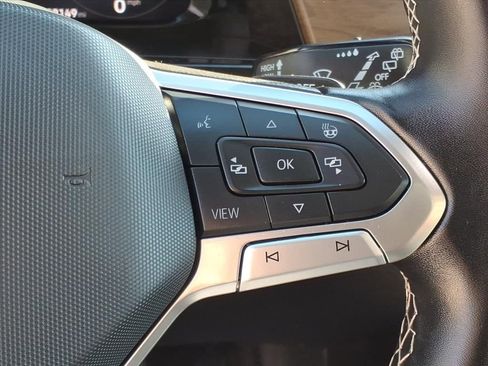 Used 2025 Volkswagen Atlas SE image 24