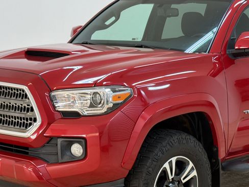 Used 2017 Toyota Tacoma TRD Sport w/ Tow Package (A/T) AWD/4WD image 22