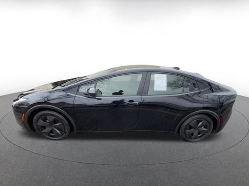 Used 2025 Toyota Prius LE image 10