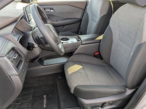 Used 2023 Nissan Rogue SV image 17