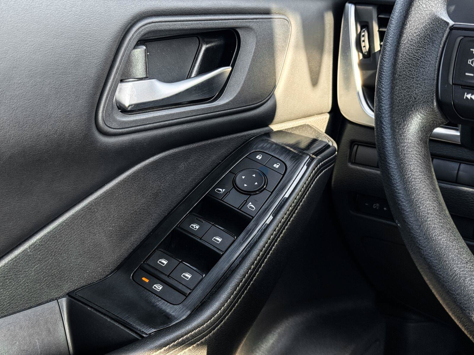 Used 2024 Nissan Rogue SV FWD image 16