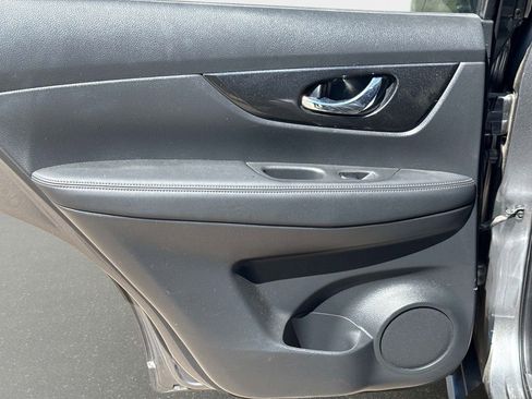 Used 2018 Nissan Rogue S image 11