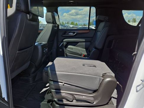 Used 2026 GMC Yukon XL Denali w/ Advanced Technology Package AWD/4WD image 32