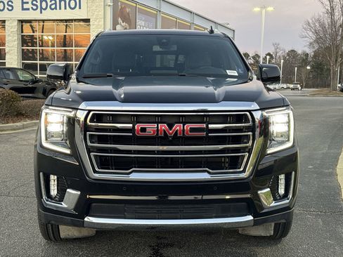 Used 2022 GMC Yukon XL SLT w/ SLT Premium Package image 3