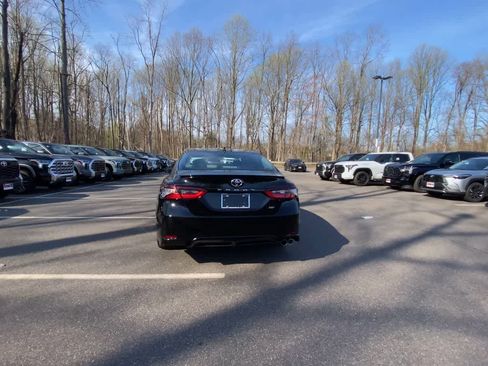 Used 2024 Toyota Camry SE image 15