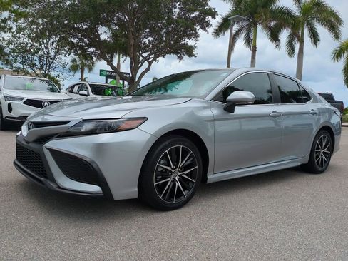 Used 2024 Toyota Camry SE FWD image 8