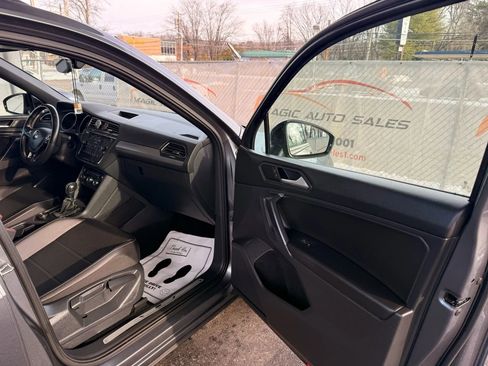 Used 2021 Volkswagen Tiguan SE R-Line image 24