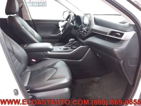 Used 2020 Toyota Highlander LE image 12