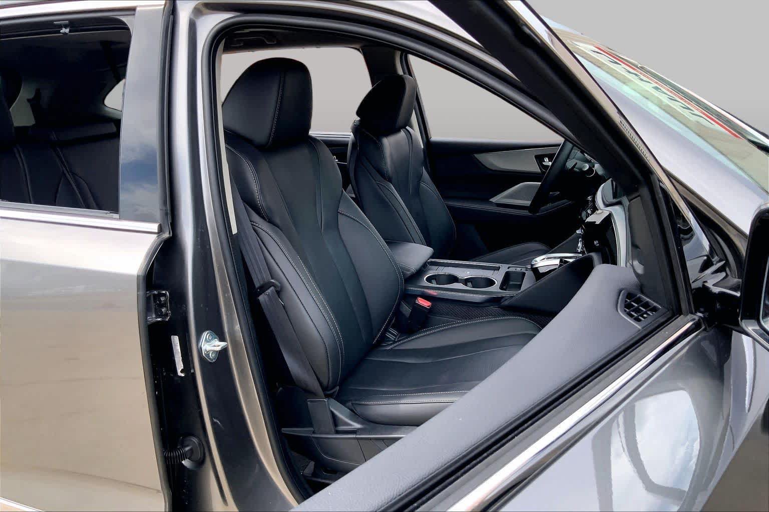 Used 2025 Acura MDX w/ Technology Package FWD image 9