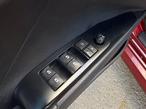 Used 2018 Toyota Camry LE FWD image 39