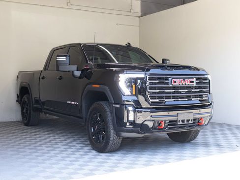 Used 2024 GMC Sierra 2500 AT4 w/ AT4 Premium Plus Package AWD/4WD image 7
