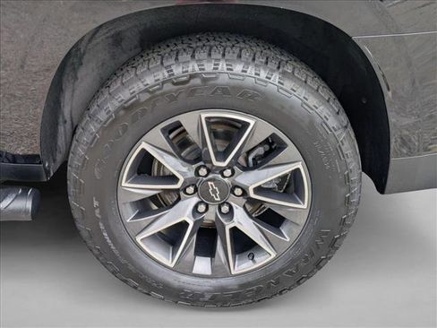 Used 2021 Chevrolet Suburban Z71 w/ Z71 Signature Package AWD/4WD image 26