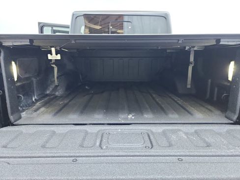 Used 2025 Jeep Gladiator Sport image 37