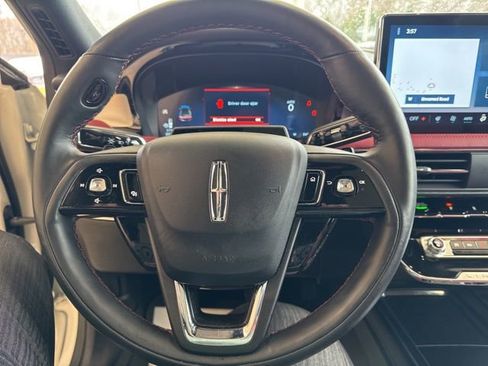 Used 2025 Lincoln Corsair Reserve w/ Equipment Group 202A image 19