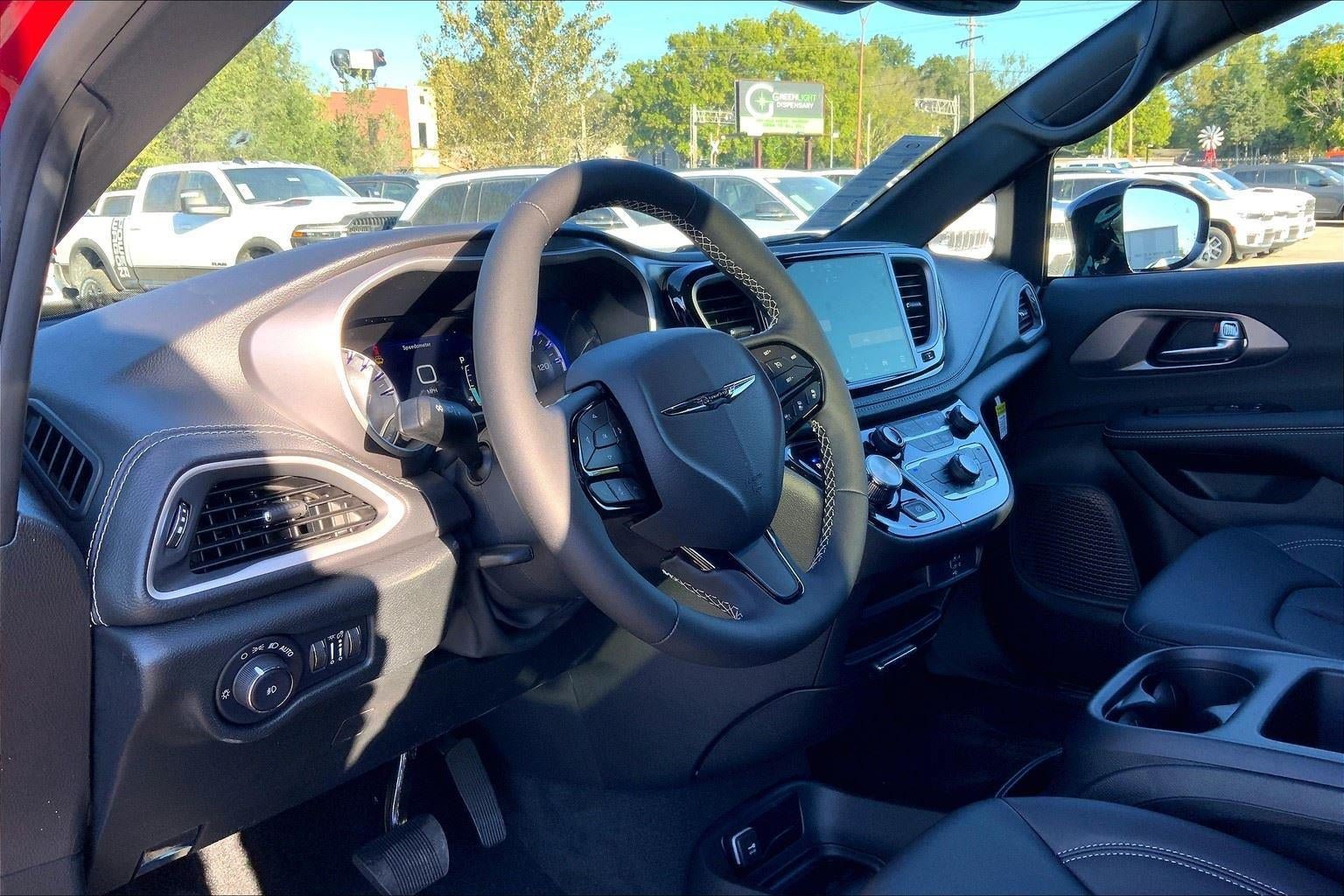 New 2026 Chrysler Pacifica Select w/ S Appearance Package FWD image 7