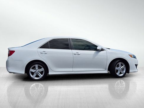 Used 2013 Toyota Camry SE w/ Convenience Pkg FWD image 3