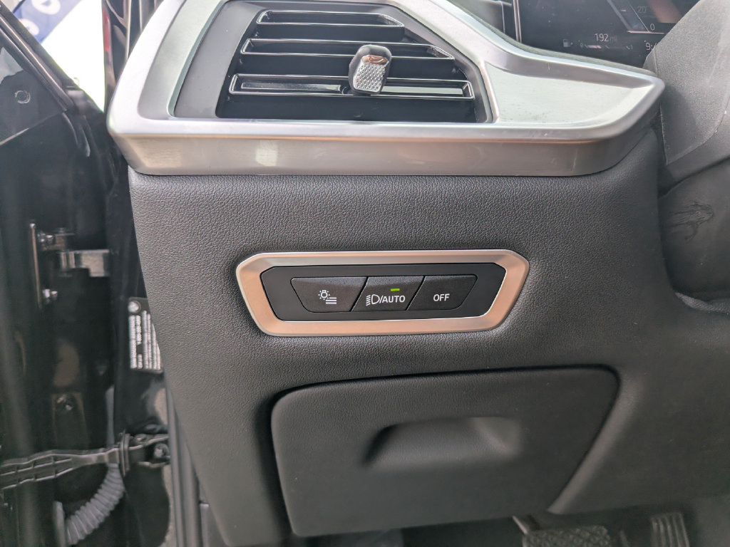 Used 2024 BMW X7 xDrive40i w/ Premium Package AWD/4WD image 25