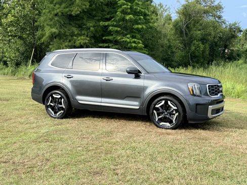Used 2023 Kia Telluride S w/ S Sunroof Package FWD image 7