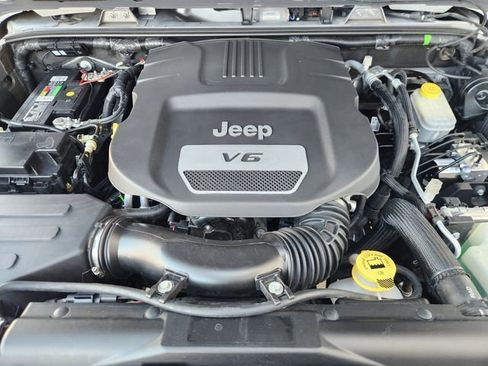 Used 2018 Jeep Wrangler Unlimited Sahara w/ Max Tow Package image 28