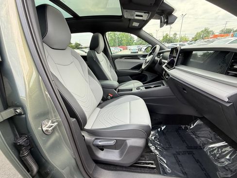 Used 2025 Volkswagen Tiguan SE R-Line FWD image 27