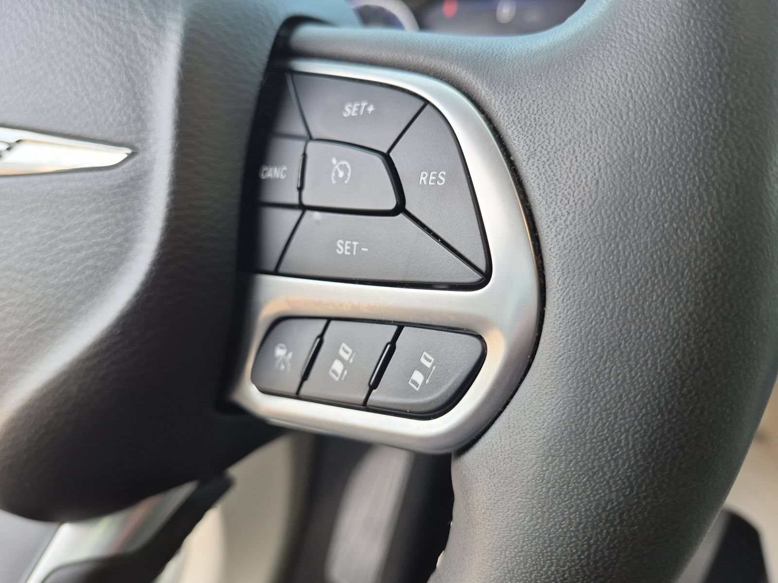 Used 2024 Chrysler Pacifica Touring-L FWD image 25